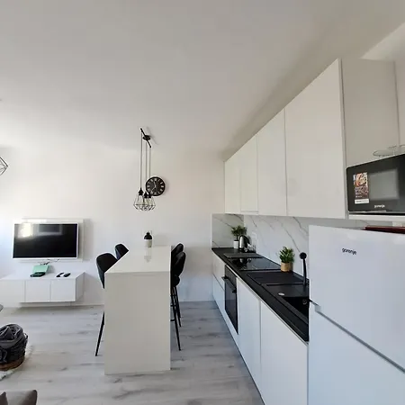 New! Apartment, View From Above アパート *